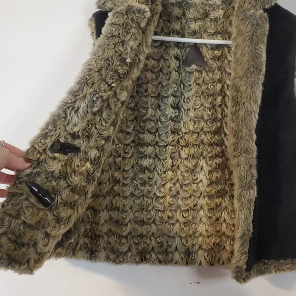 Fjall Wool Blend Faux Fur Vest Womens Size Med Reversible Fuzzy Qarm - Picture 4 of 10